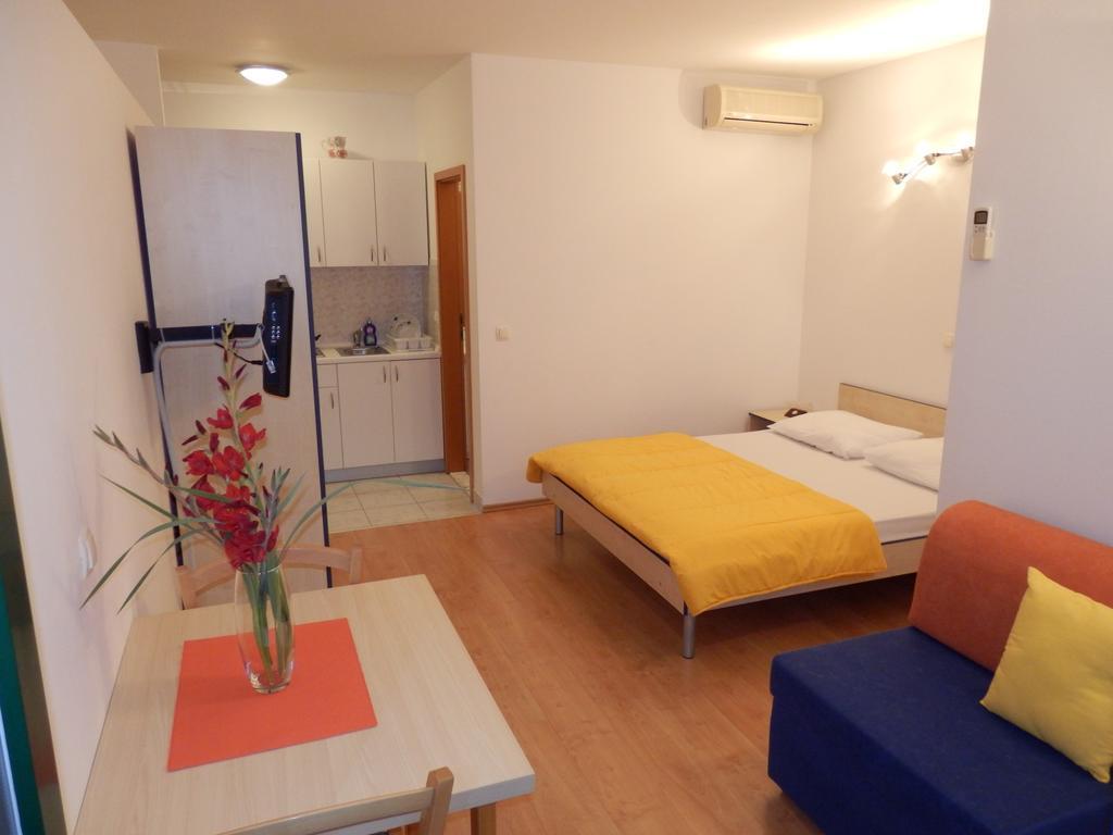 Apartments Rica 오미스 외부 사진